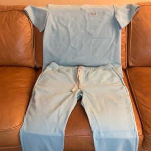 Men’s FIGS scrub set in Seaglass (Leon Three-Pocket Scrub Top and Tansen Jogger)
